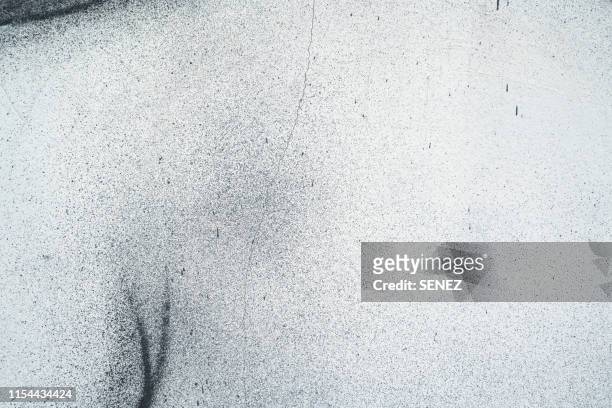 close-up of spray paint on white wall - black white imagens e fotografias de stock