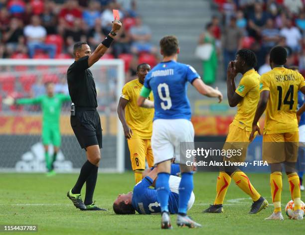 Ousmane Diakite of Mali is shown a red card by referee Ismail Elfath during the 2019 FIFA U-20 World Cup Quarter Final match between Italy and Mali...