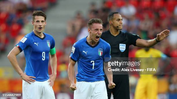 Davide Frattesi of Italy celebrates with team mate Andrea Pinamonti after scoring his team's fourth goal during the 2019 FIFA U-20 World Cup Quarter...
