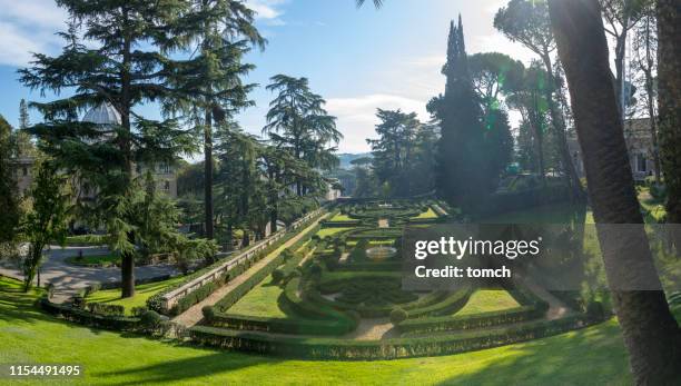 paysage majestueux des jardins du vatican, rome, italie. - jardins du vatican photos et images de collection