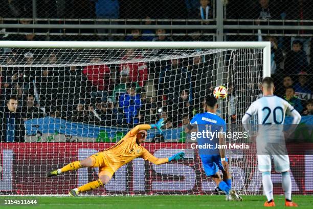 Juan Barrera of Nicaragua scores the first goal of his team during a friendly match between Argentina and Nicaragua at Estadio San Juan del...