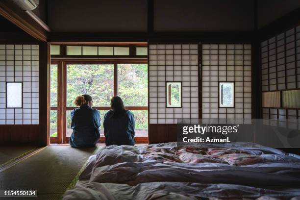 manliga och kvinnliga gäster på tokyo ryokan - sliding door bildbanksfoton och bilder