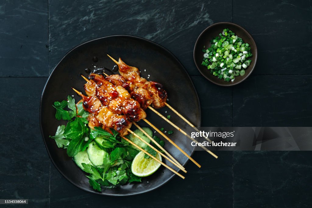 Japanse kip yakitori spiesjes