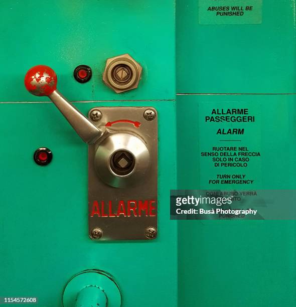 alarm lever / emergency brake on tram in milan, italy - levier de contrôle photos et images de collection