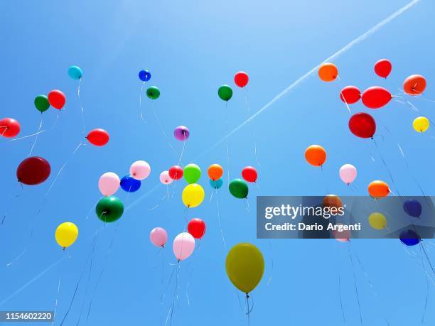 balloons - releasing foto e immagini stock