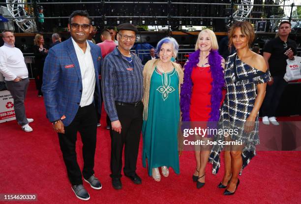 David Denmark 61 Guru Verizon Stock Photos, High-Res Pictures, and Images - Getty Images