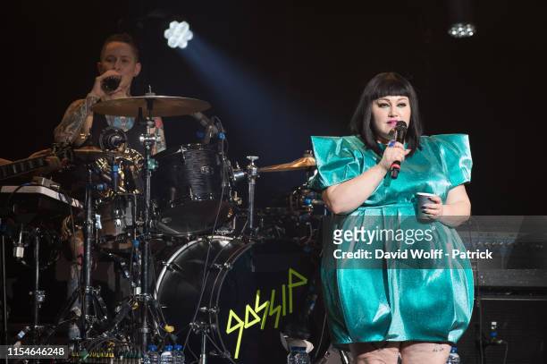 Beth Ditto and Hannah Blilie from Gossip perform at Salle Pleyel on July 8, 2019 in Paris, France.