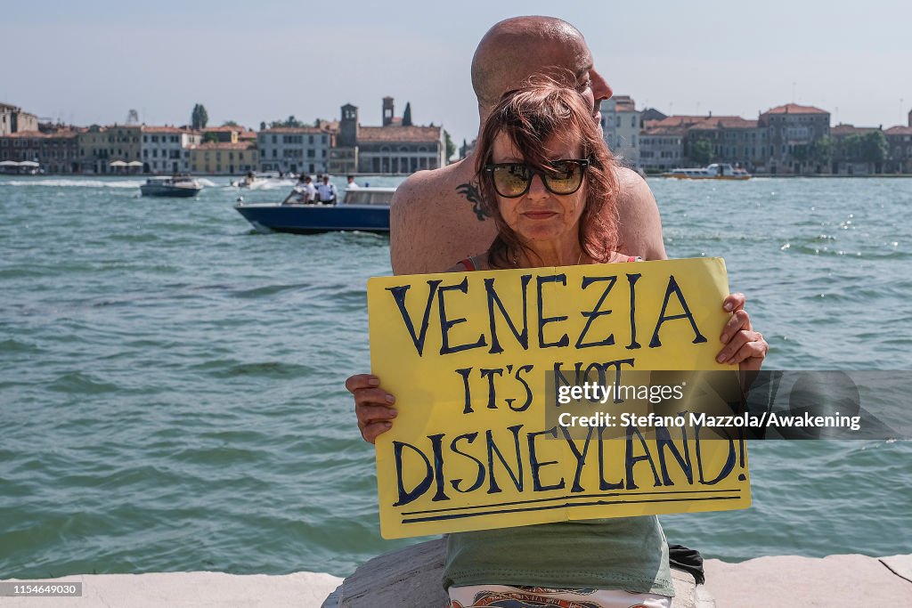 Venetians Protest Against Cruise Ships After Accident