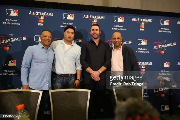Los Angeles Dodgers Manager Dave Roberts and Hyun-Jin Ryu pose for a photo with Justin Verlander of the Houston Astros and Manager Alex Cora of the...