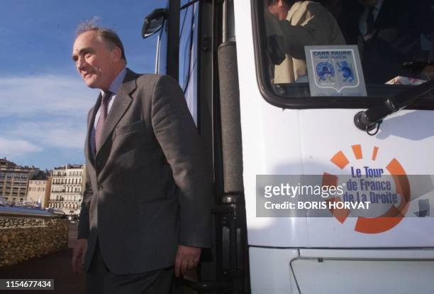 Le président de la Droite, Charles Millon, arrive, le 06 mars à Marseille, dans la cadre du Tour de France de la Droite qu'il effectue lors de sa...