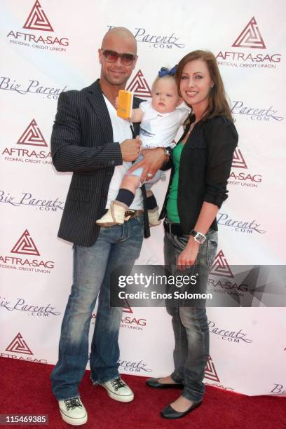 Joey Lawrence with wife Chandie Yawn-Nelson and daughter Charli