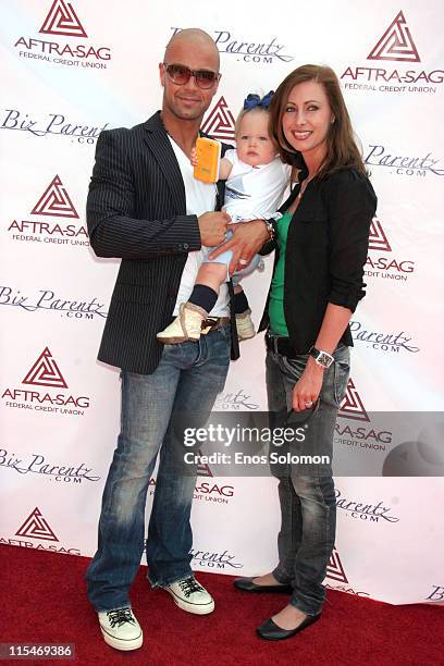 Joey Lawrence with wife Chandie Yawn-Nelson and daughter Charli