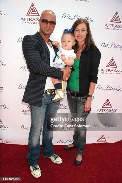 Joey Lawrence with wife Chandie Yawn-Nelson and daughter Charli