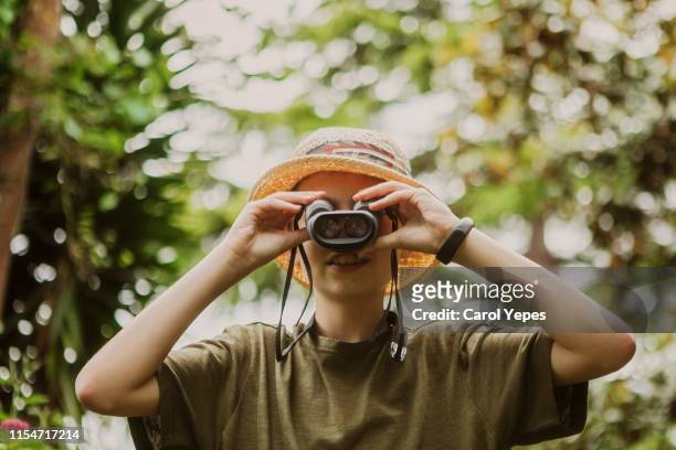 safari boy - explorer imagens e fotografias de stock