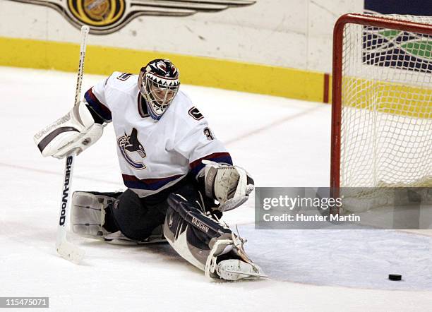 Canucks goalie Alex Auld makes a save at The Wachovia Center. Vancouver Canucks vs Philadelphia Flyers, Philadelphia, Pa., Thursday December, 15th,...