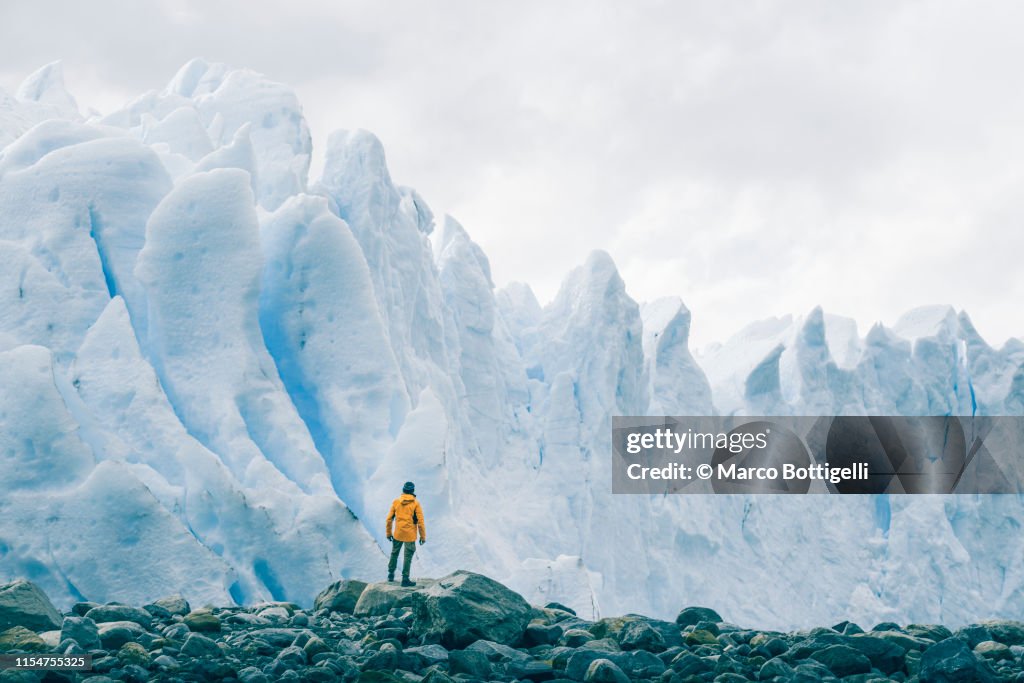Tourist admiring the Perito Moreno glacier, Argentina