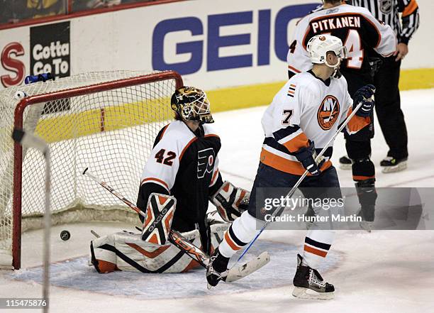 Flyers goalie Robert Esche gives up a second period goal at the Wachovia Center in Philadelphia, Pa. On Wednesday, February 8th, 2006.