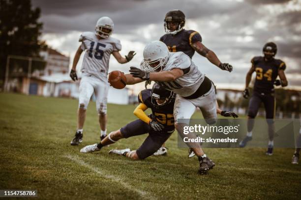 scoren touchdown! - first down american football stockfoto's en -beelden