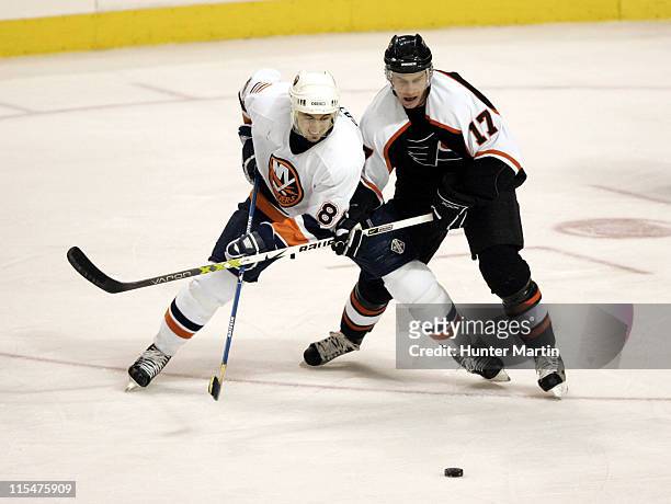 Flyers center Jeff Carter battles for the puck against Islanders right winger Miroslav Satan at the Wachovia Center in Philadelphia, Pa. On...