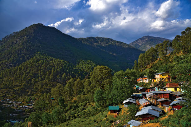 naitwar (netwar) village in uttarkashi, en route sankari village, uttarakhand, india - uttarakhand stock pictures, royalty-free photos & images