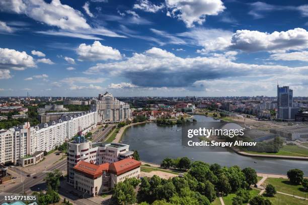 cloudscape above minsk city from height - minsk photos et images de collection