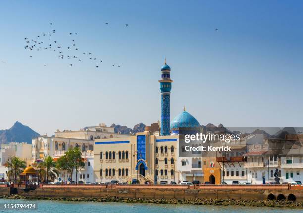 oman-muskat, masjid al rasool al a ' dham moschee - oman skyline stock-fotos und bilder