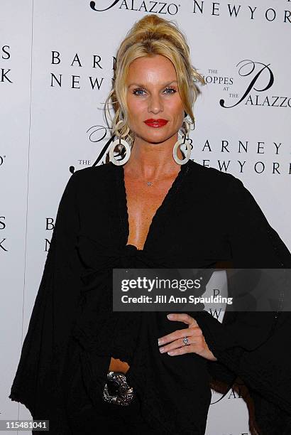 Actress Nicollette Sheridan arrives at The Palazzo Las Vegas Grand Opening Event on January 17, 2008 in Las Vegas, Nevada.