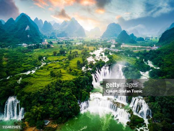 ban gioc detian waterfall at the border of china and vietnam - vietnam stock pictures, royalty-free photos & images