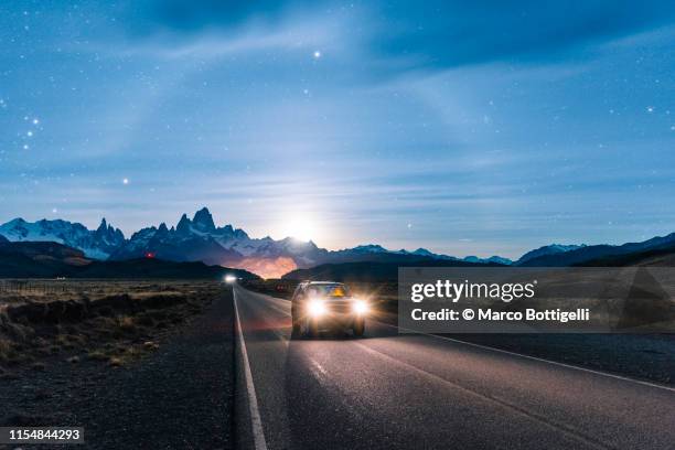 car driving at night on the road to el chalten, patagonia argentina - car on road photos et images de collection