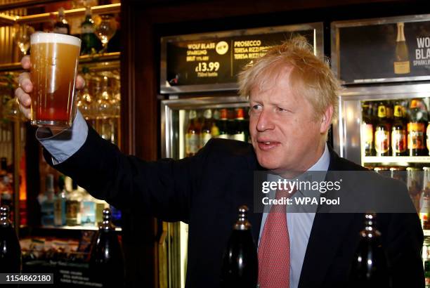 Boris Johnson, a leadership candidate for Britain's Conservative Party visits Wetherspoons Metropolitan Bar to meet with with JD Wetherspoon...