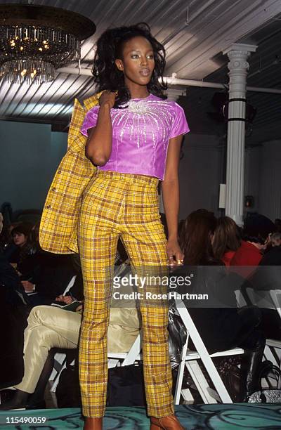 Campbell Naomi 90s Photos and Premium High Res Pictures - Getty Images