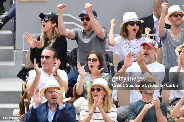 Marion Cotillard, Guillaume Canet, Elsa Zylberstein, Calogero, Jean Dujardin, Nathalie Pechalat, Gilles Lellouche, Clovis Cornillac and Lilou Fogli...