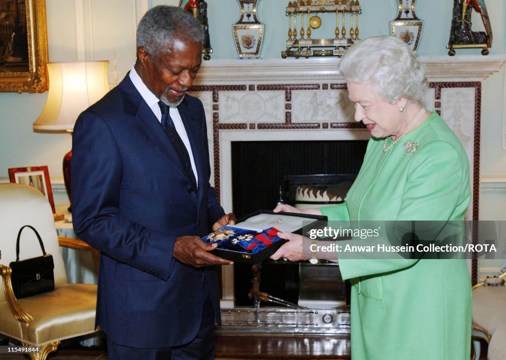 The Queen Invests Kofi Annan with Insignia of an Honorary GCMG at Buckingham Palace