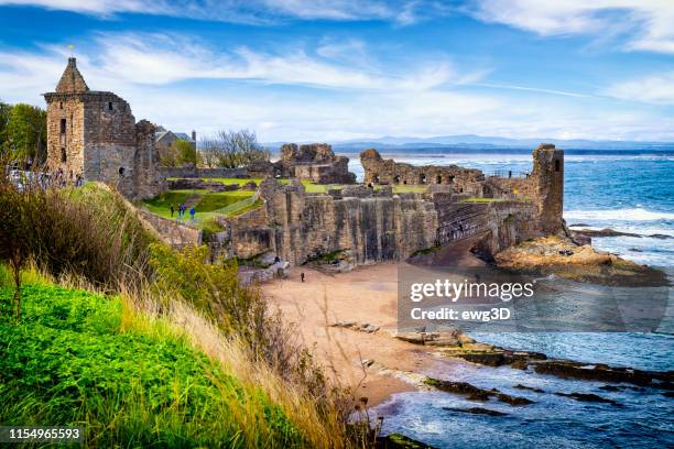 st andrews castle, schottland, großbritannien - st andrews schotland stock-fotos und bilder