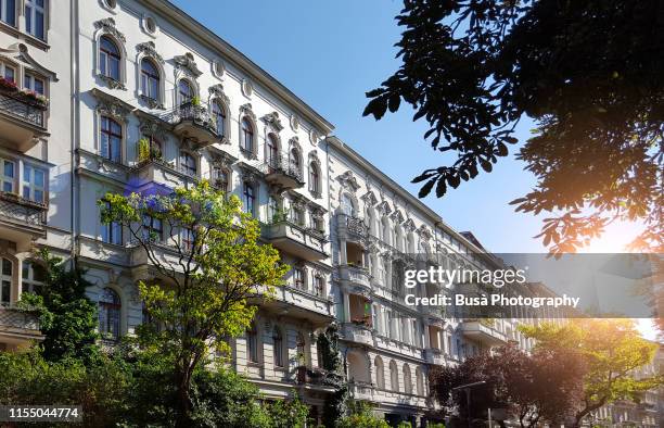 beautiful pre-war residential buildings along the landwehrkanal river in the district of kreuzberg, berlin, germany - kreuzberg - fotografias e filmes do acervo