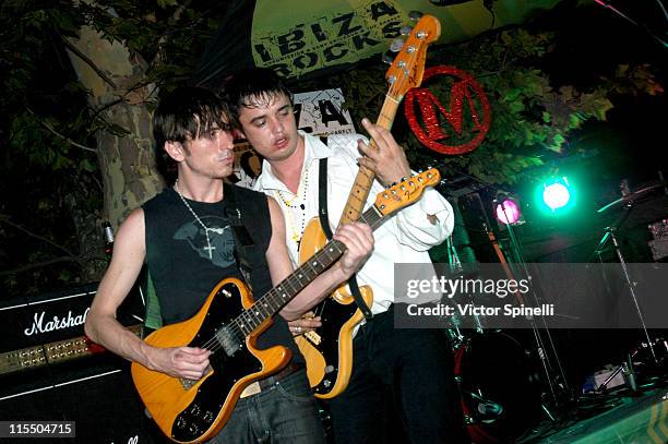 21 Babyshambles Live In Ibiza At Bar M September 16 2005 Photos & High Res  Pictures - Getty Images