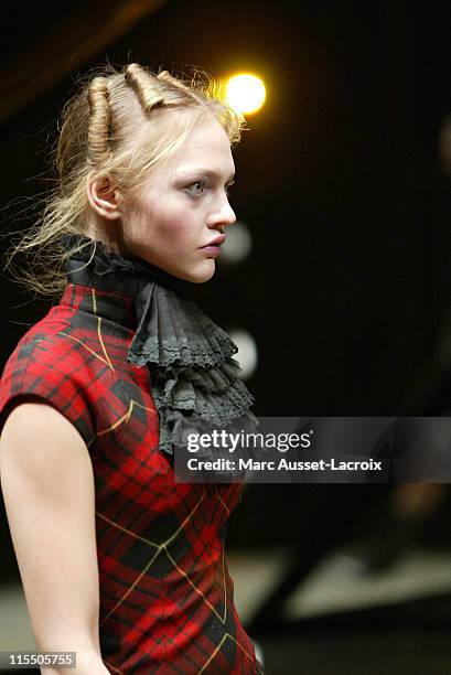 Sasha Pivovarova wearing Alexander McQueen Autumn/Winter 2006
