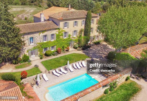 provenzalisches bauernhaus - aix en provence stock-fotos und bilder