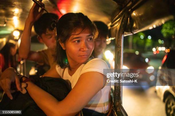 multiethnische asiatische freunde, die nachts in manila auf jeepney reiten - metro manila stock-fotos und bilder