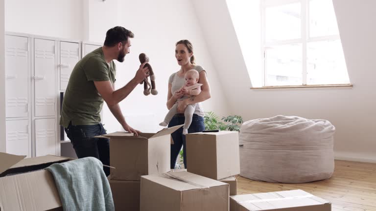 https://media.gettyimages.com/id/1155106323/video/new-baby-new-house-lifes-perfect.jpg?b=1&s=640x640&k=20&c=a1UMcWtE7vyjZjet2laOfYH5xJDbaBuAykVSLuTMHQY=