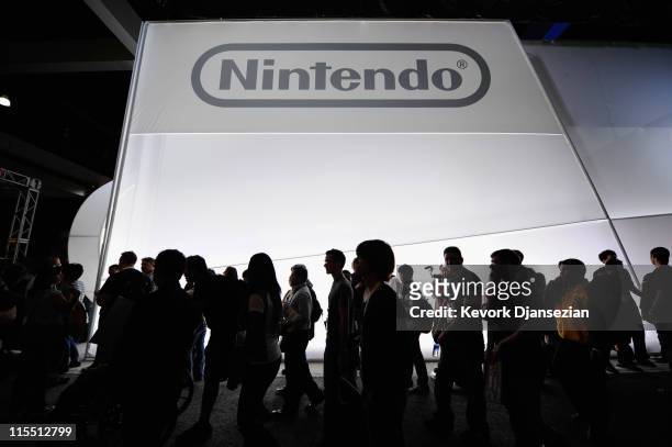 Crowds line up to view the new Nintendo game console Wii U at the Nintendo booth during the Electronic Entertainment Expo on June 7, 2011 in Los...