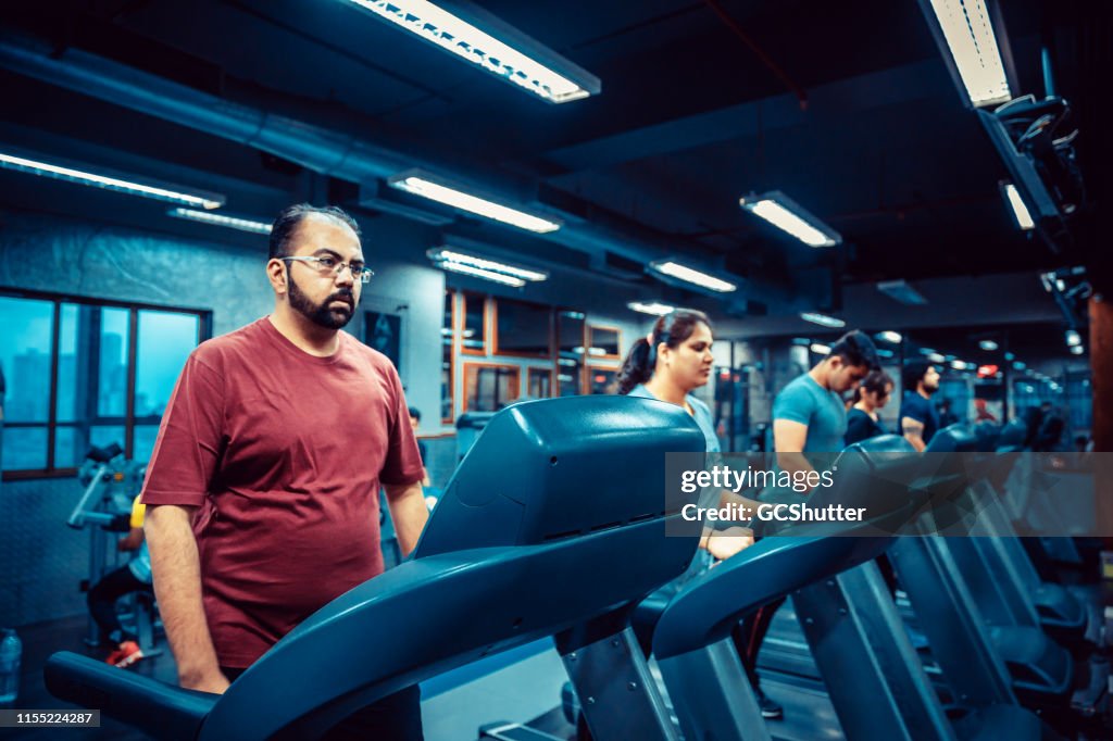 People Using Treadmill Group Of People Using Treadmill At A Fitness Centre High-Res Stock ...