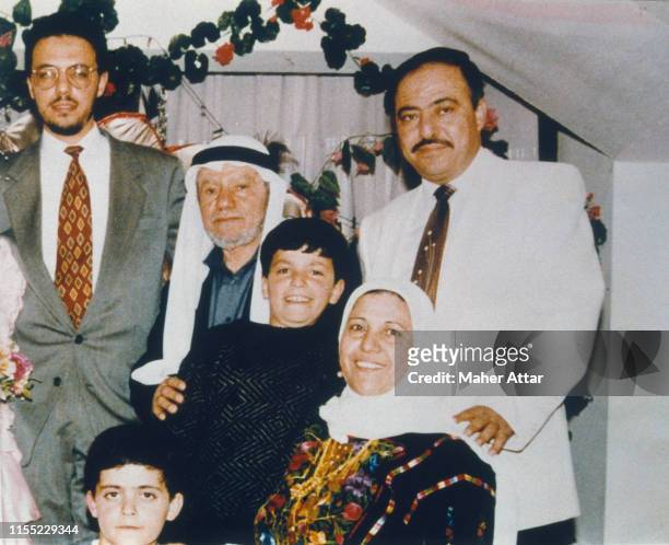 Mariage de Nidal Ayyad a Amman: Nidal Ayyad, son grand-pere Abdel Aziz, son oncle Khabil Badra, ses fils et sa mère Fatima Badra