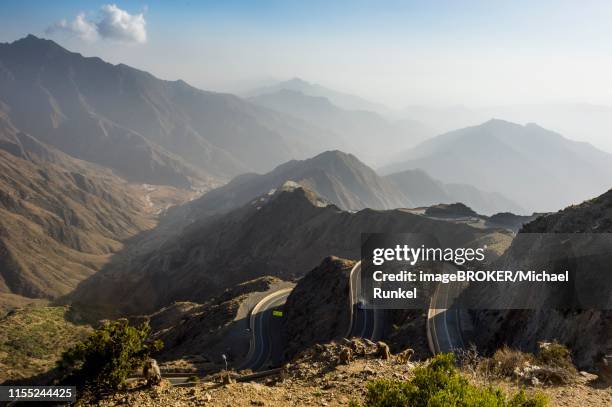 mountain scenery around mount souda, highest mountain in saudi arabia, abha, saudi arabia - abha saudi arabia foto e immagini stock