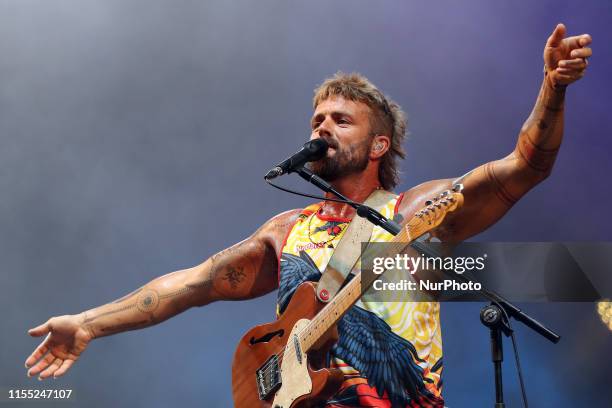 Xavier Rudd Red Rocks 247 Xavier Rudd Photos Stock Photos, High-Res Pictures, and Images ...