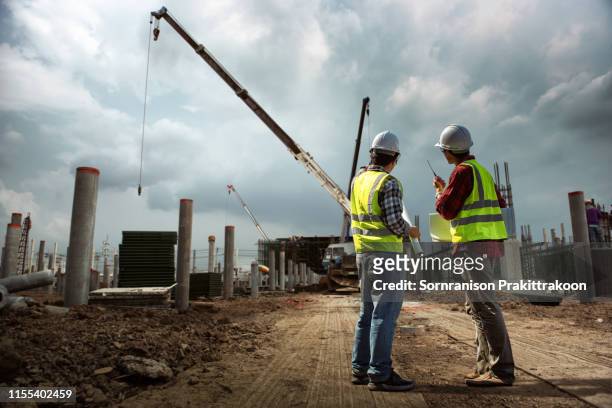construction engineers people - construction worker manager stock-fotos und bilder