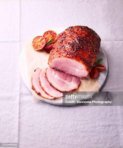 honey roast ham - roasted fotografías e imágenes de stock