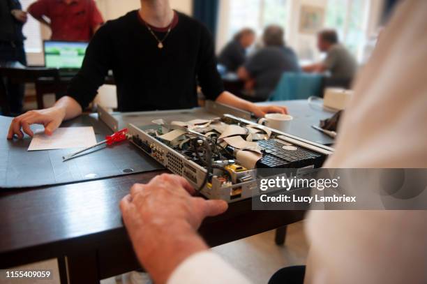 inspecting the insides of a broken dvd-player - dvd player stock pictures, royalty-free photos & images