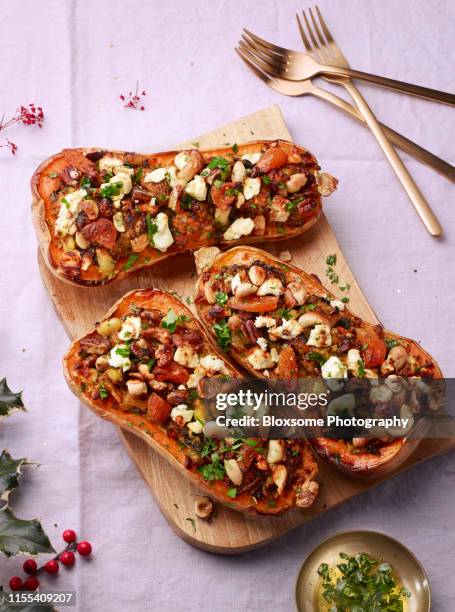 christmas dinner - nut roast - almond meal stockfoto's en -beelden