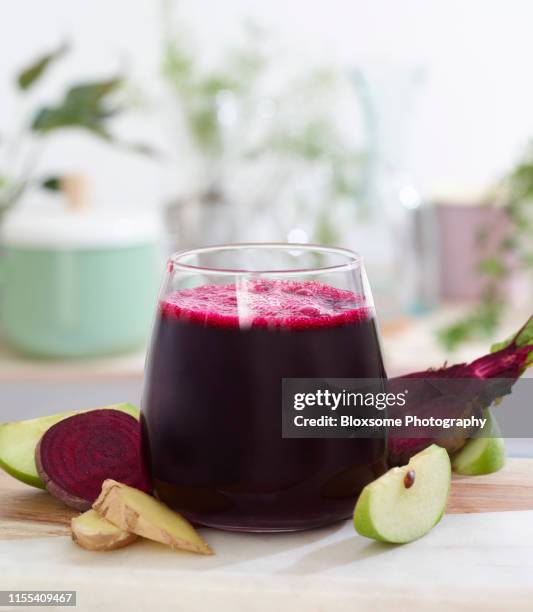 beetroot juice - beetroot juice stock-fotos und bilder